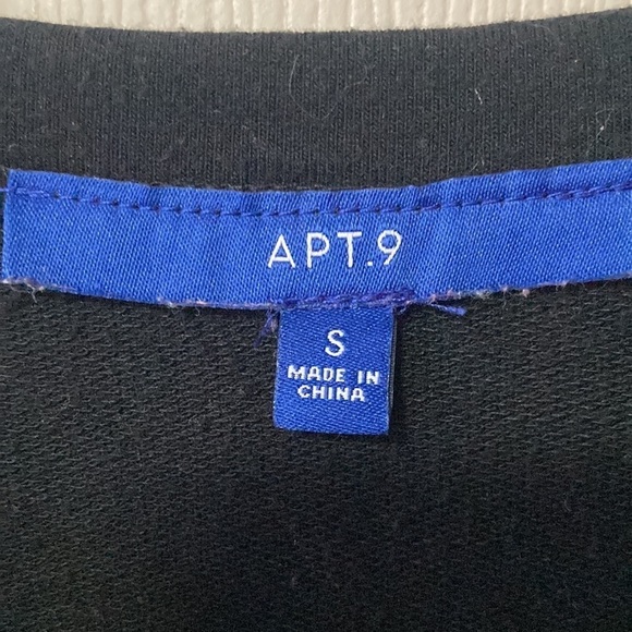Apt 9 sweatshirt with false shirt tail - Picture 5 of 10